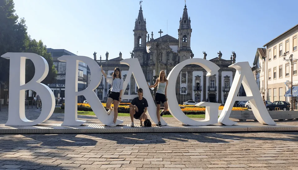 Oporto: Excursión de Día en Pequeño Grupo a Braga y Guimarães con Comida