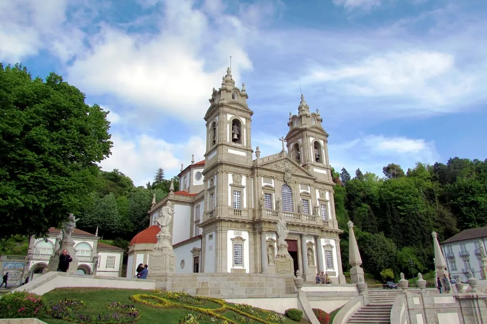 Oporto: Tour de Día Completo en Pequeño Grupo a Braga y Guimarães con Comida