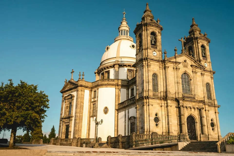 Braga & Guimar&atilde;es: history and local flavours